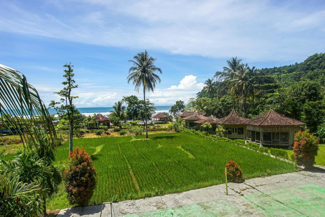 Oyo 2246 Anjung Bang Oking Hotel & Resort Pasarpulaupisang Exterior photo